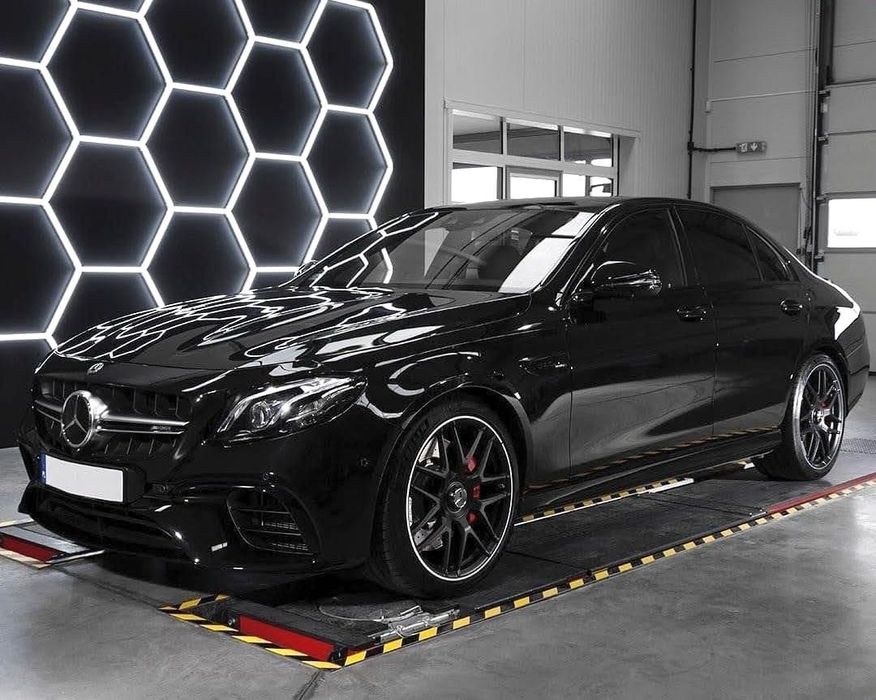 Wynajem Mercedes E63S 800hp OGNIE Z WYDECHU, Wypożyczalnia aut Premium