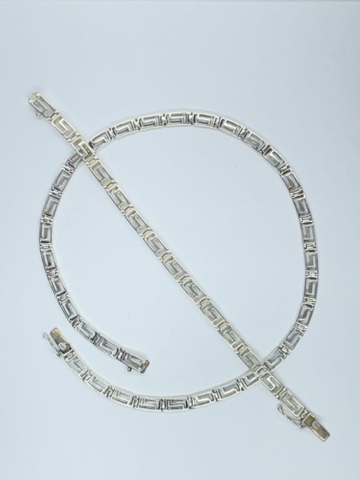 На подарунок ланцюжок з кульками  срібло