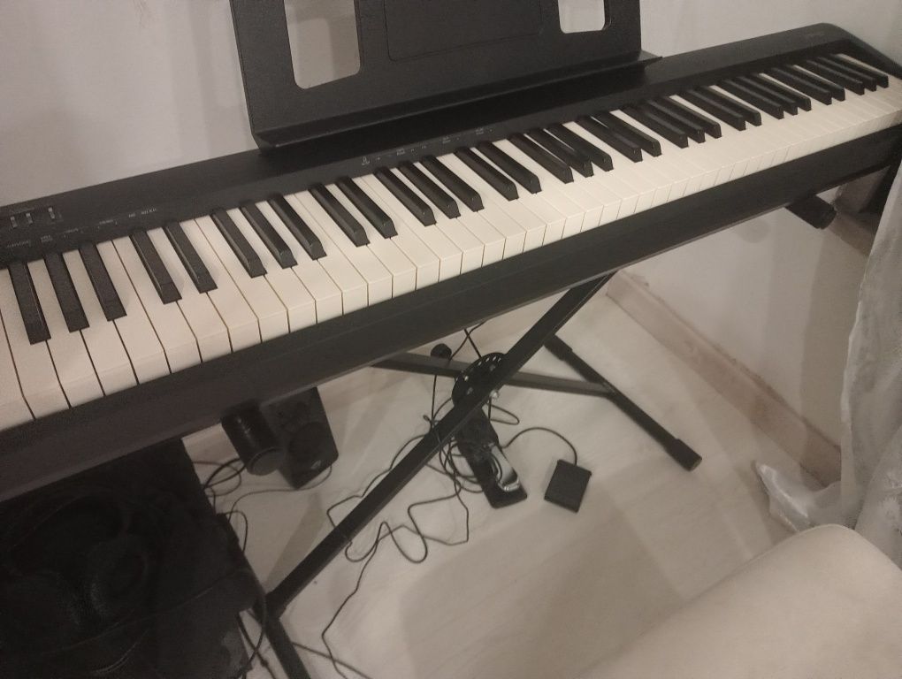 Roland FP10 piano digital