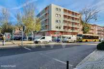 Vende-se T5 em Alvalade, Avenida do Brasil, com Logradouro  de 95m2