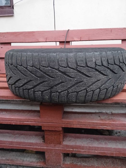 Резина Nokian 215 60 R17  1 шт.