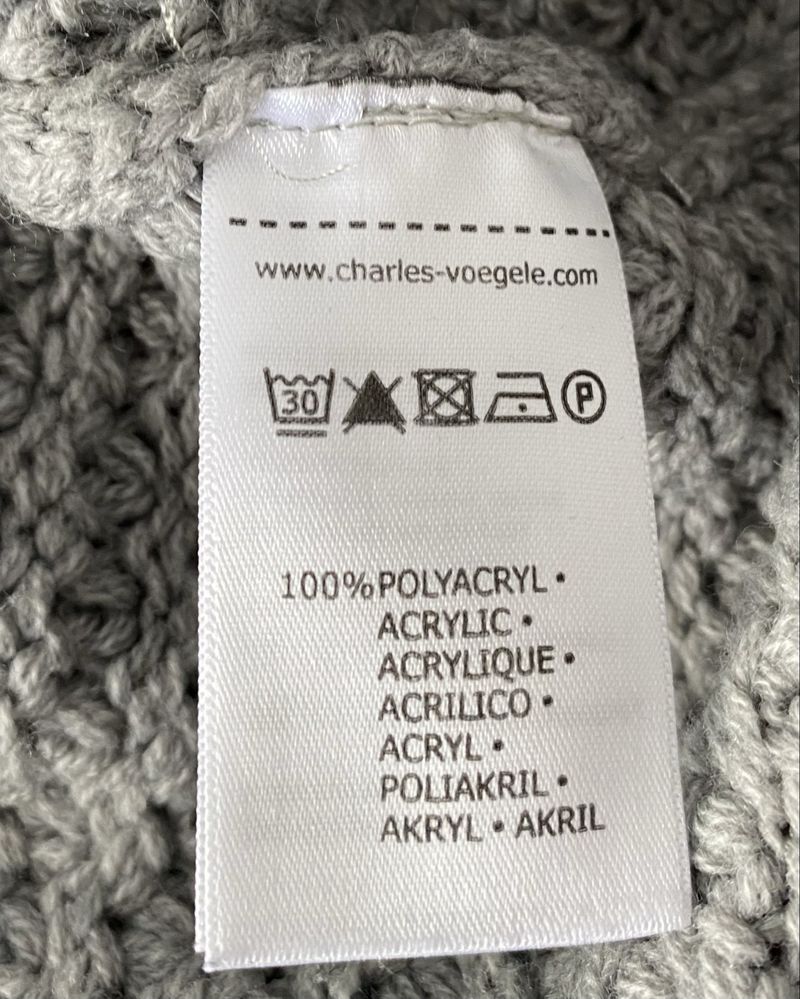 Sweter casual z białym wzorem szarość klasyka zimowy klimat