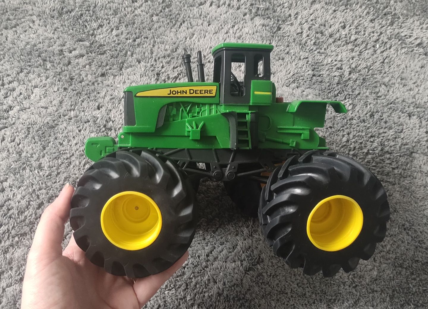 Traktor monster funkcyjny John Deere