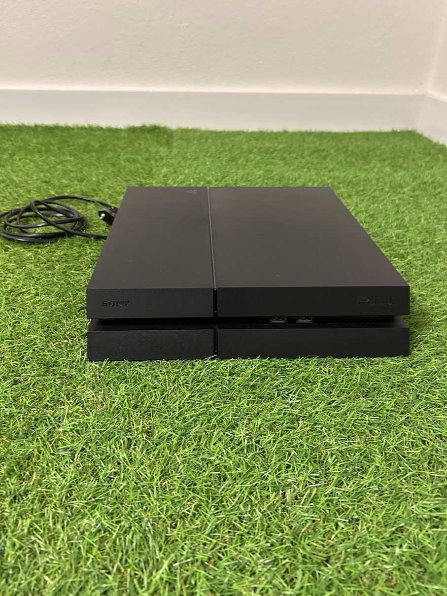 PlayStation 4 (1ª Geração) com Comando – Ótimo Estado