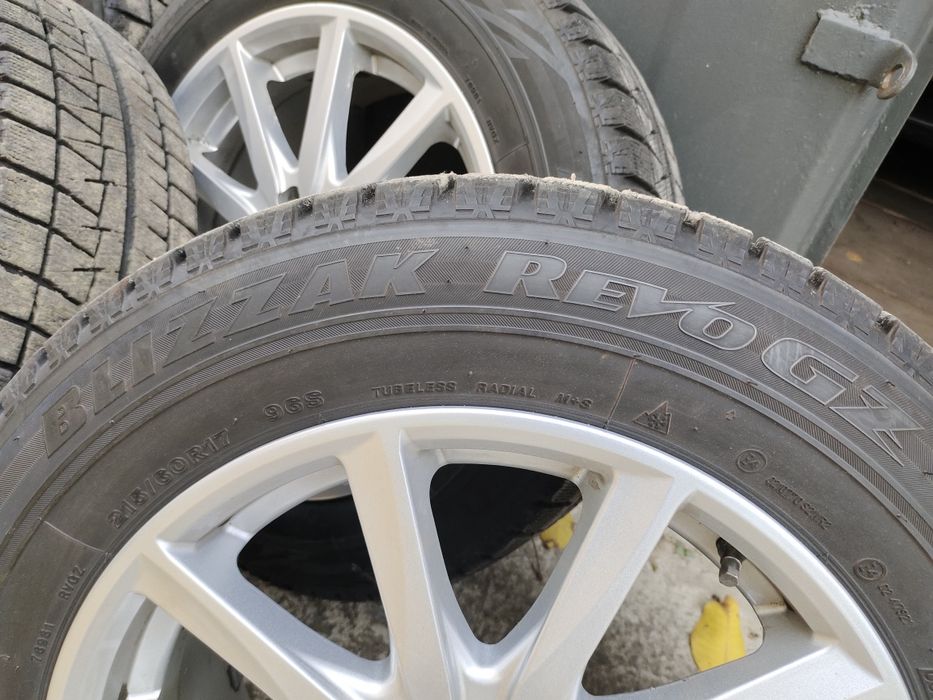 Шини Bridgestone blizzak revo gz 215/60 R17