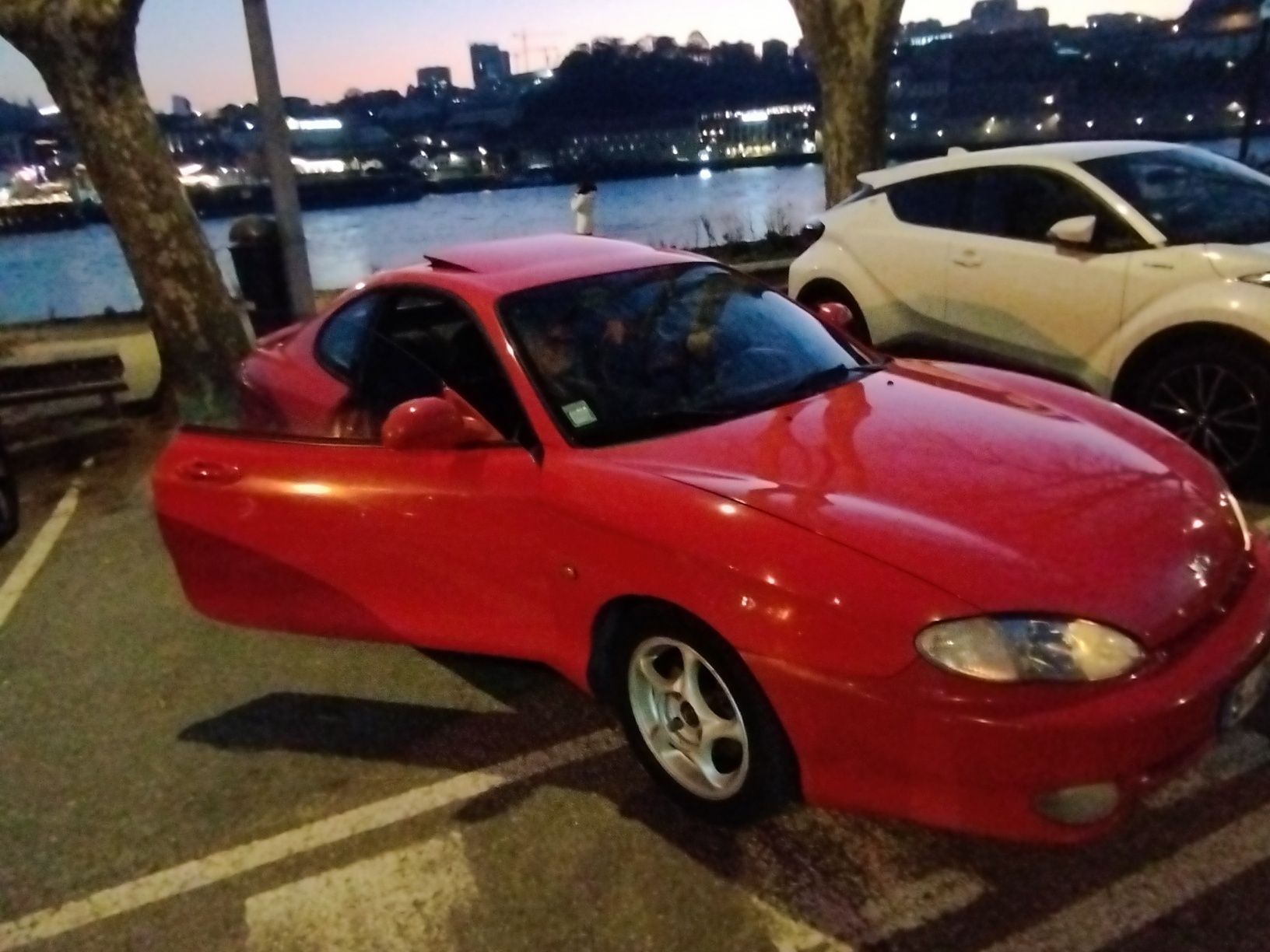 Vendo hiundai Coupé 99 ou troco por carinha tipo cangoo, Fiorino qua
