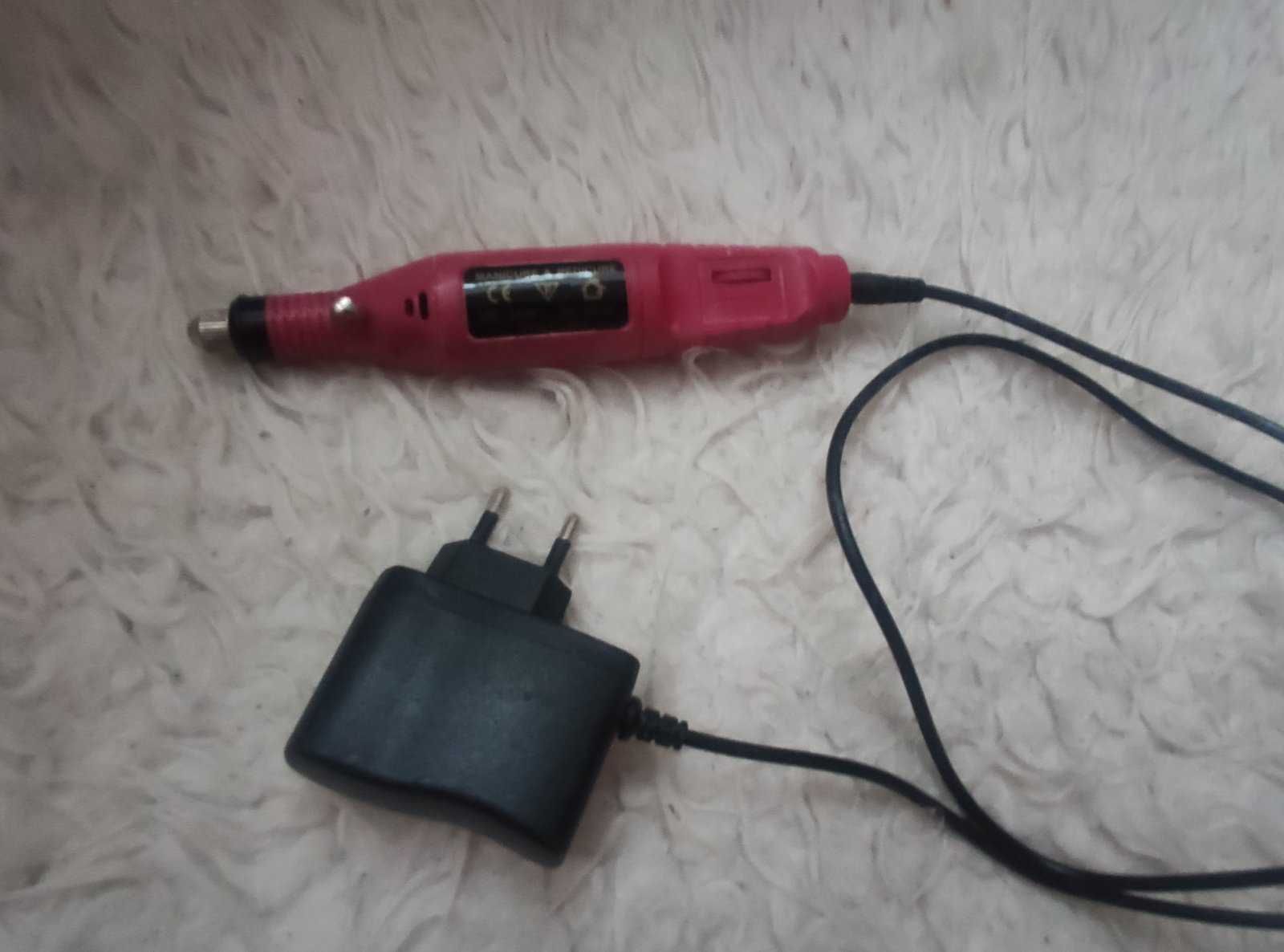 Różowa elektryczna frezarka,szlifierka do paznokci + zasilacz sieciowy