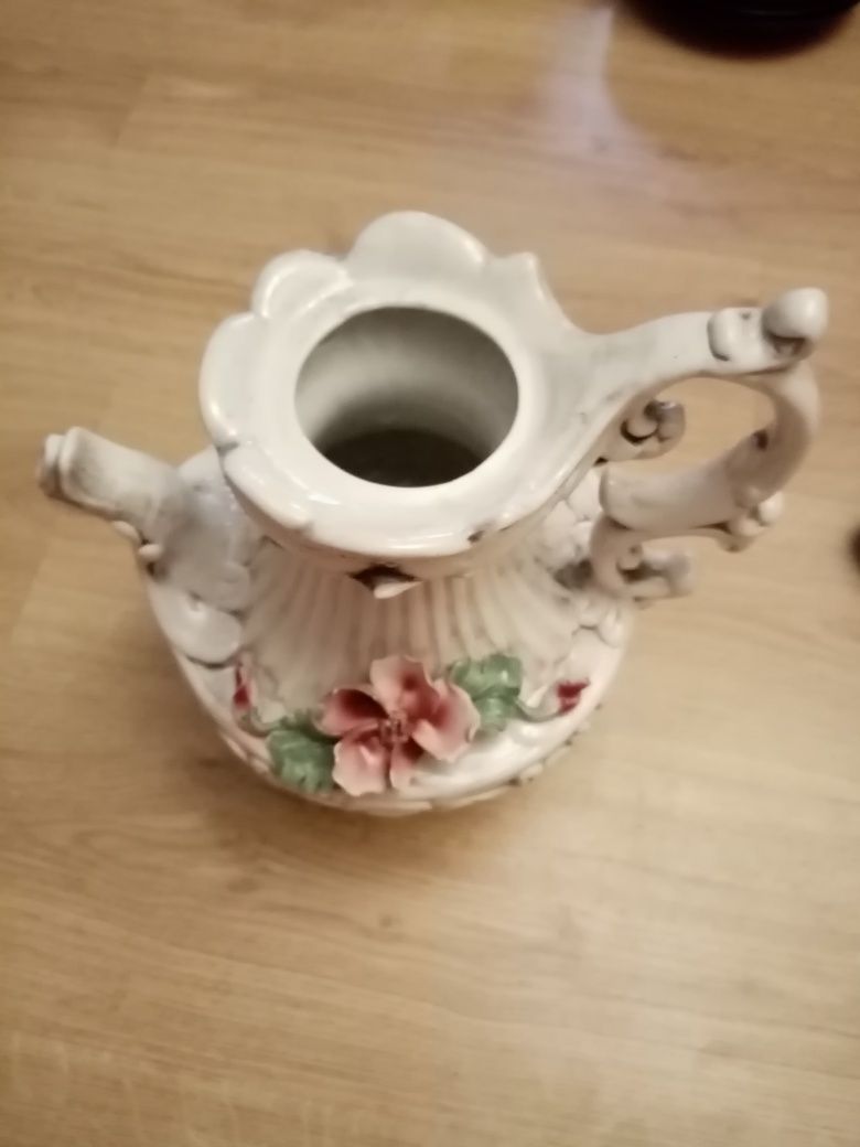 Duzy stary dzbanek porcelanowy