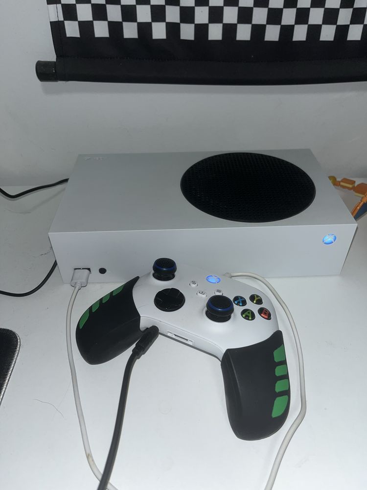 Xbox Series S praticamente nova