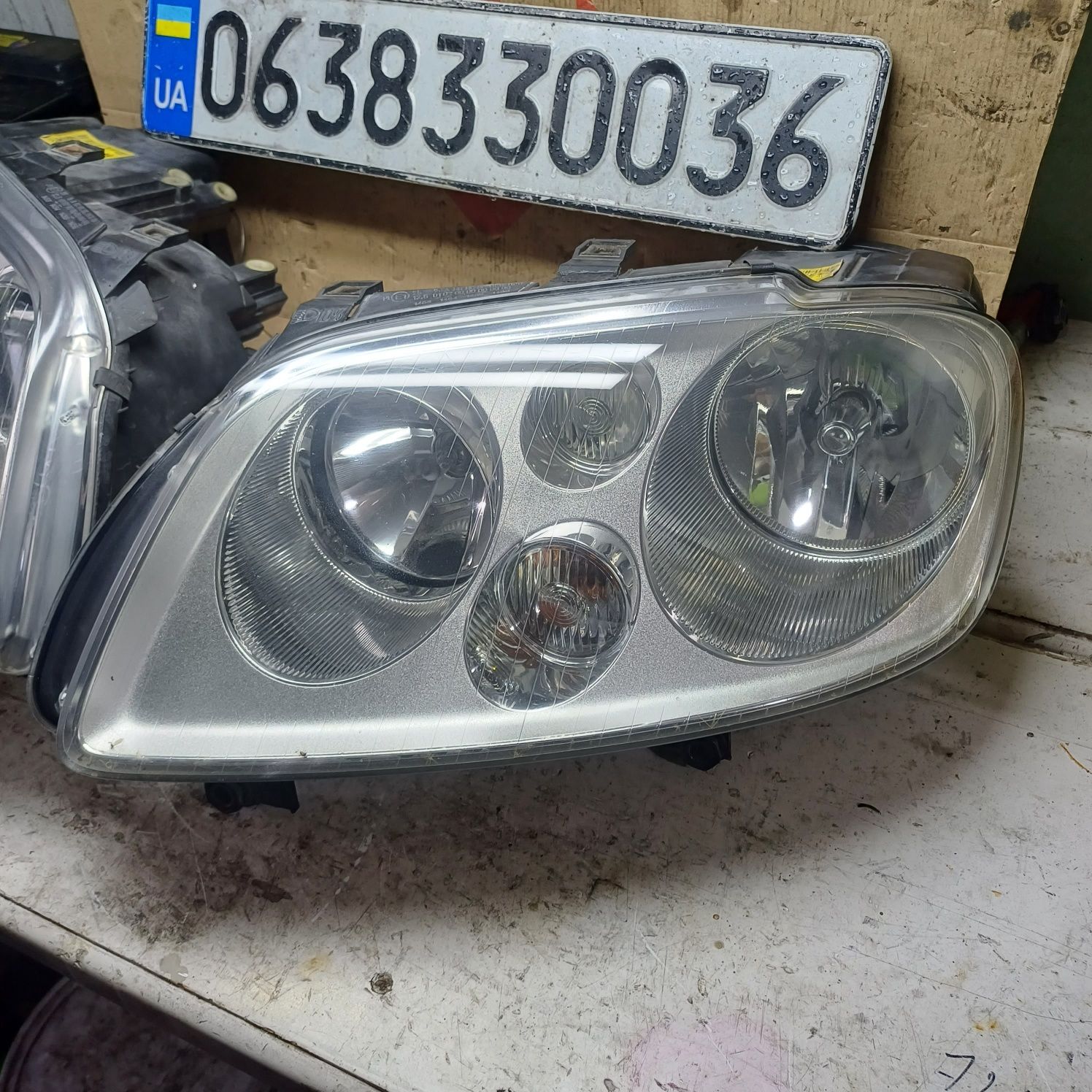 Volkswagen Touran 2003-2006 Caddy 3 передні фари світло оптика