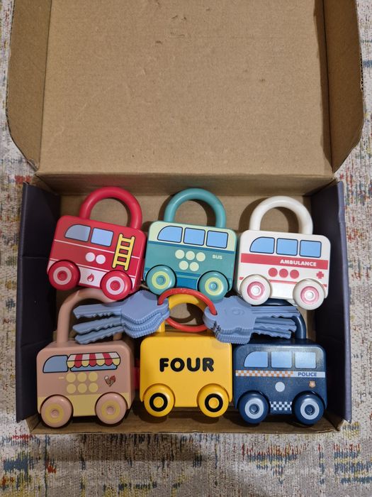 Zabawki, książeczki itp. dla 2-3 latka. Karton