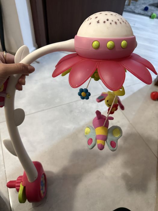 Karuzela do łóżeczka dziecięcego Smoby gra świeci