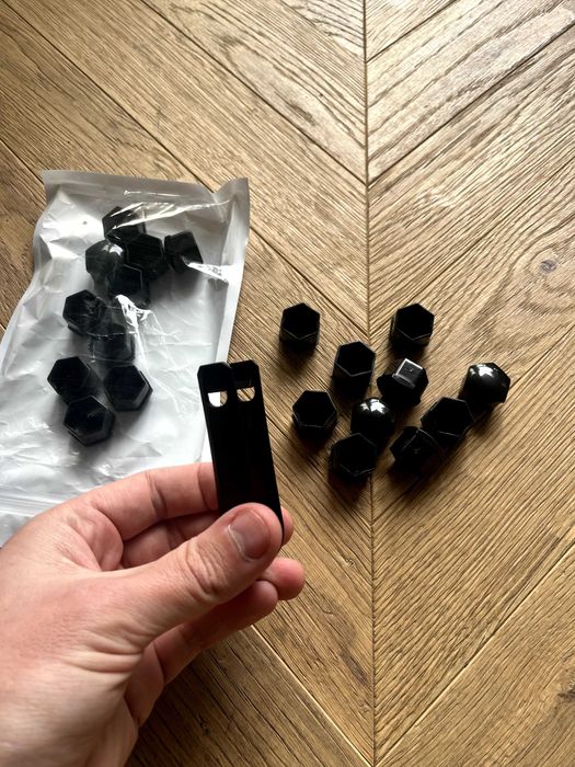 Nakrętki kół samochodowych 17 mm / 20 sztuk