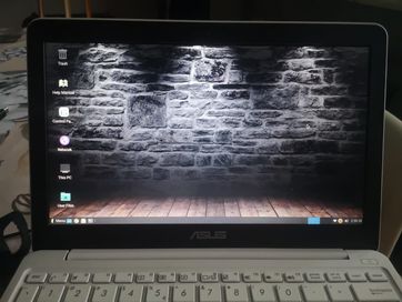 Kompaktowy laptop ASUS E200H, biały, 11,6
