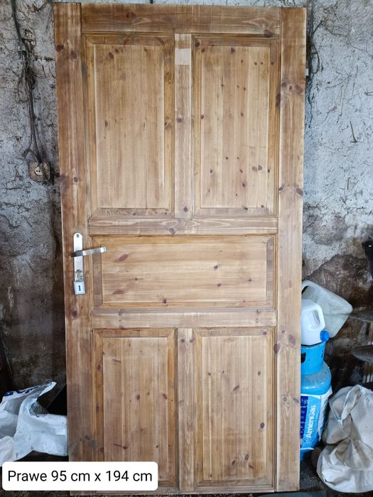 Drewniane drzwi używane