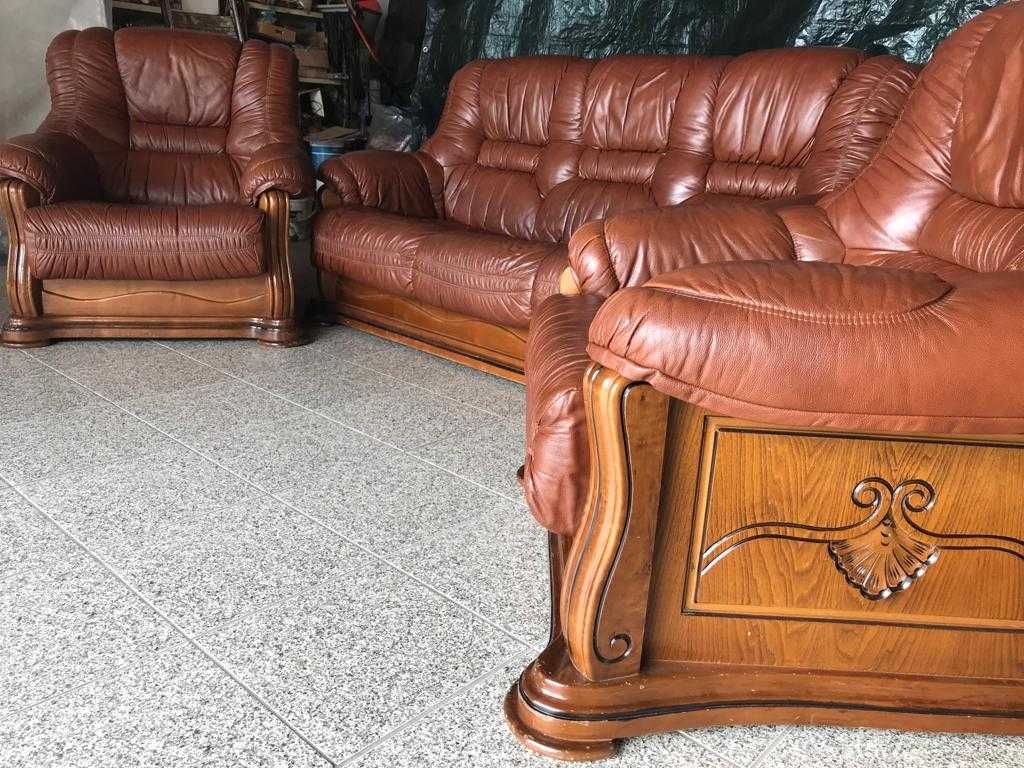 Sofás de sala ornamentados pele e madeira cor castanho - conjunto de 3