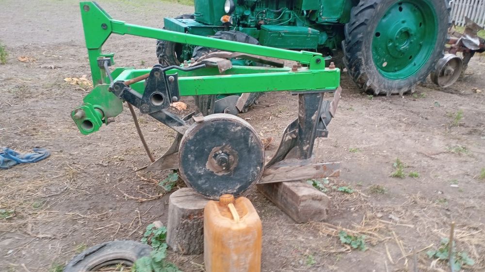 Продаю плуг 2 по 30