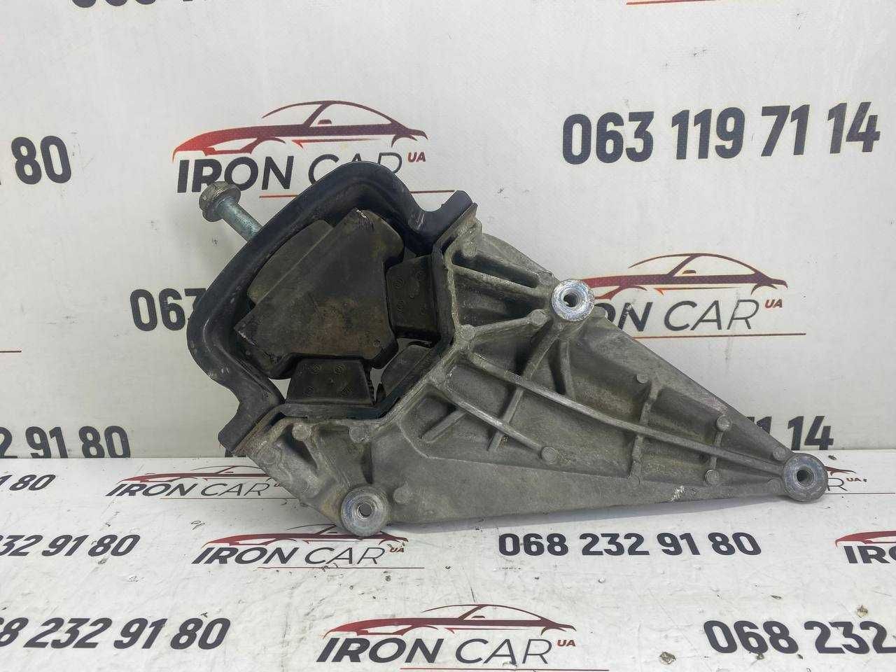 Кронштейн двигуна Mercedes Vito 2.2 A6382421702 Мерседес Віто