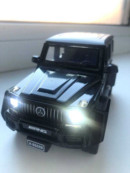 Мерседес Гєлік метал 15 см,світло,звук,все! відчиняється