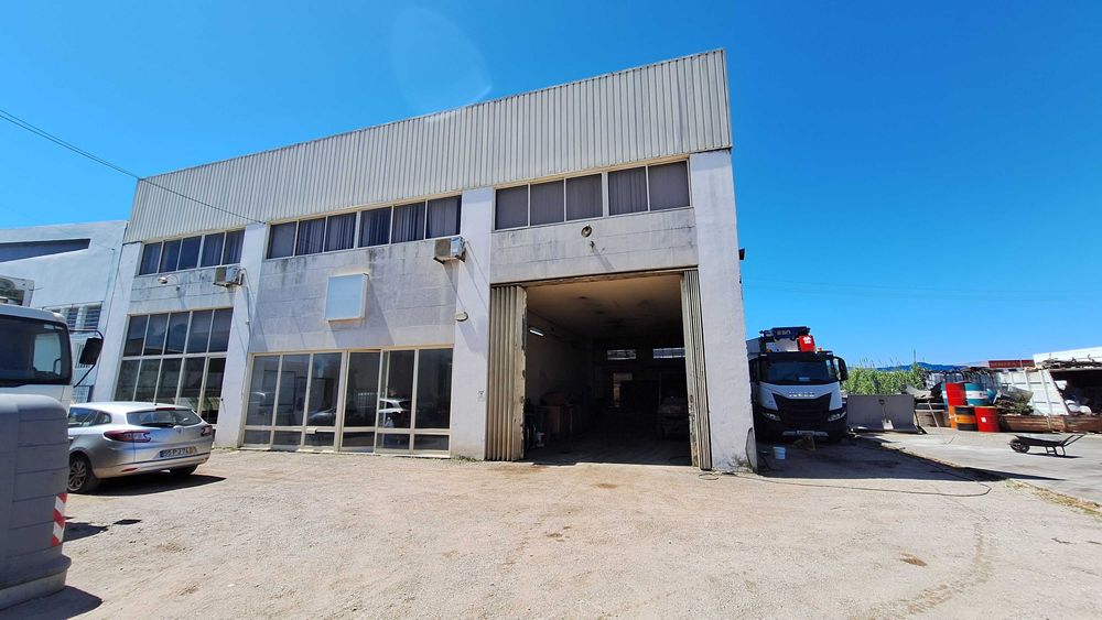 Nave industrial com ponte rolante de 5 TON + lote contíguo livre
