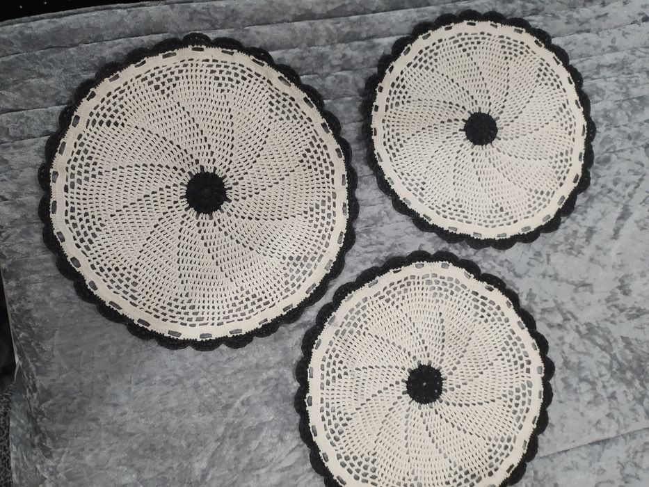 Jogo feito á mão em renda