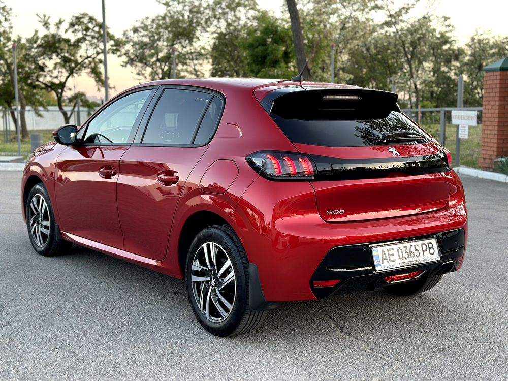 Peugeot 208 , 2021 на гарантии , 1.2 бензин , автомат , 45 тыс.км.