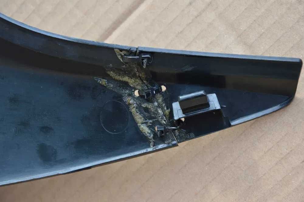 Honda NT 650 Deauville WYPELNIENIE owiewka oslona prawa pod siedzenie