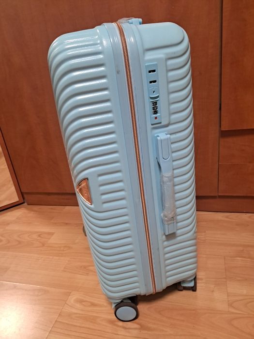 Walizka  na 4 kółkach, niebieska. 60/40/25.