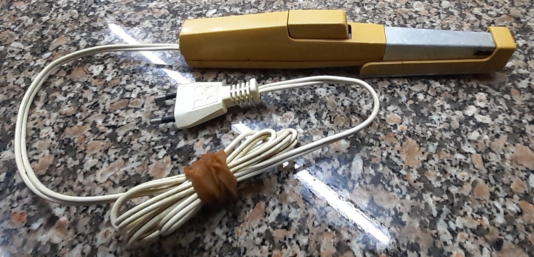 Isqueiro eléctrico para cozinha ou campismo