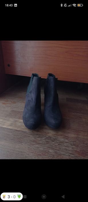 Botins de camurça  n. 39  nunca lusados