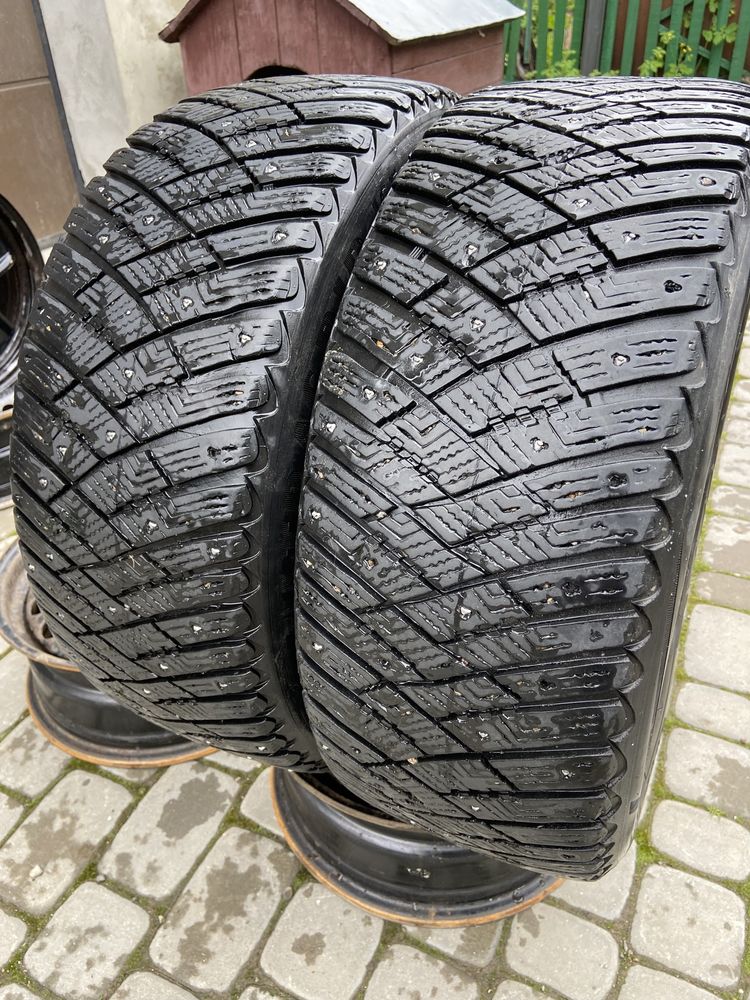 Резина Зимові Шини Гума Goodyear 215 55 R16 Ultragrip