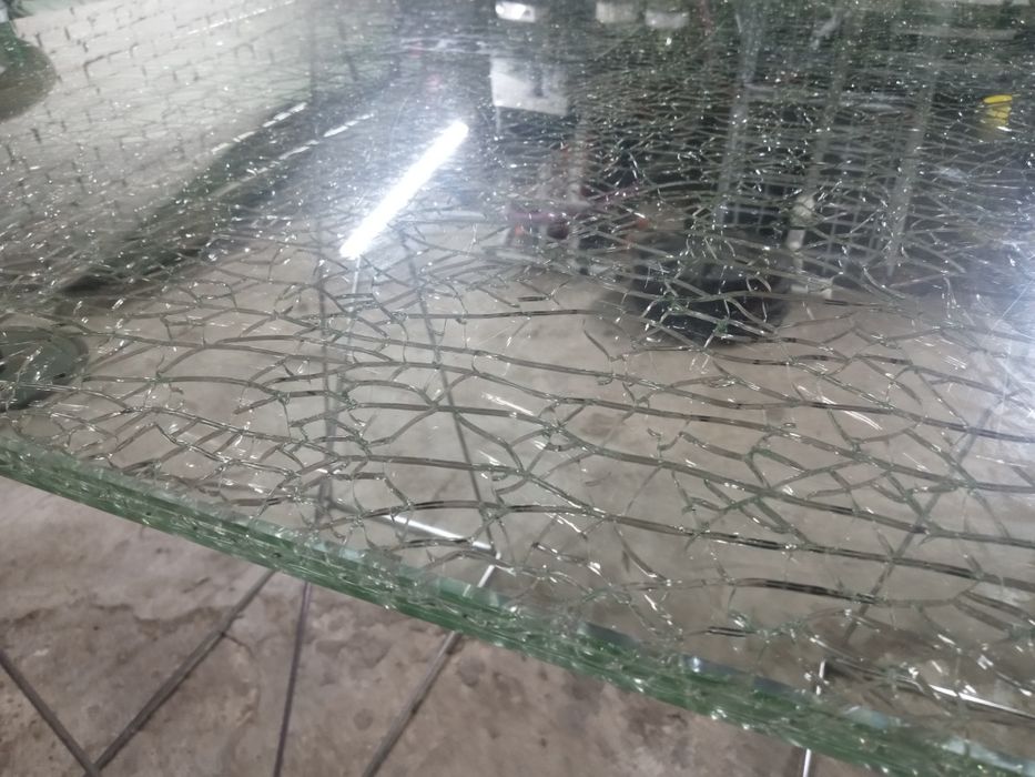 Nowoczesny stół + 2 krzesła blat szklany z efektem popękanego szkła