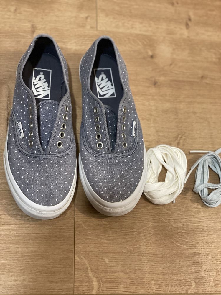 Vans azuis claras com pintinhas brancas tamanho 37