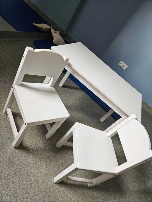 Stolik dzieciecy IKEA SUNDVIK plus 2 krzesełka SNDVIK