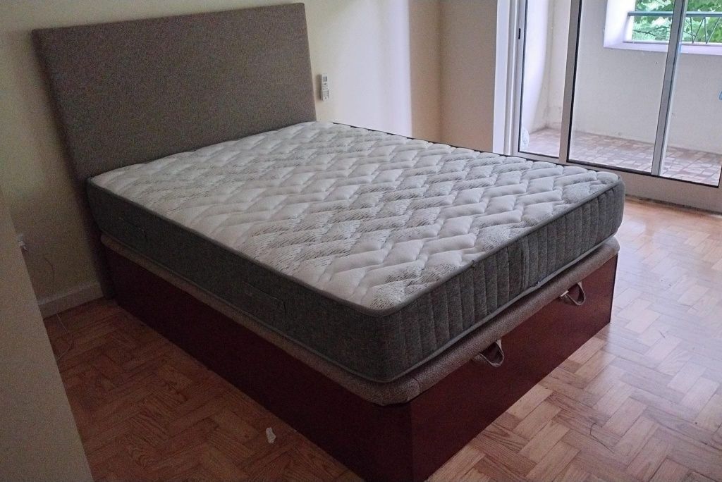 Cama/ cabeceira/ colchão