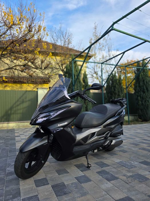 Скутер Kawasaki.