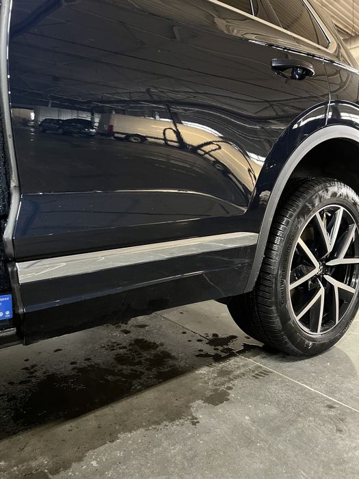 Накладки дверей (батони)VW Touareg ІІІ vw092.3y10