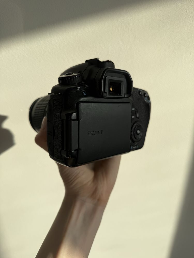 Зеркальний фотоапарат Canon eos 60d