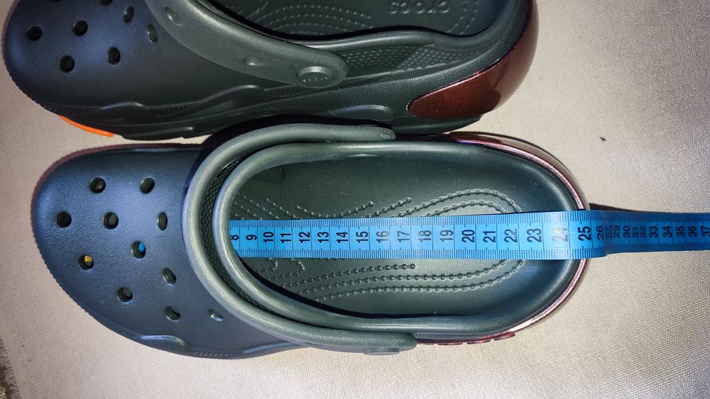 Crocs unisex Bubble Crush Reflector Clogs Kelp