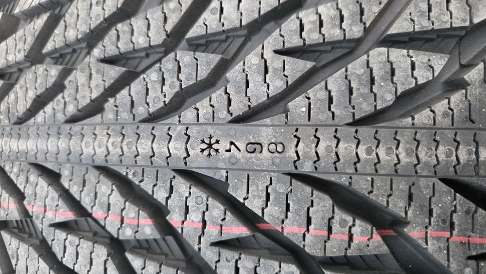 275 45 20 та 295 40 20 на Tesla Model X  Nokian hakkapeliitta R3 нові