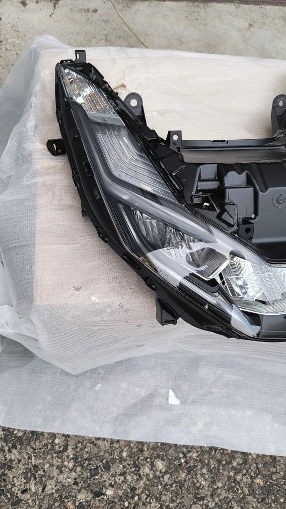 Reflektor PCX przedni
