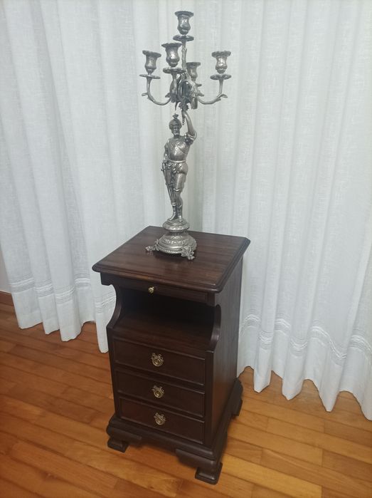 Móvel antigo de apoio restaurado estilo D Maria