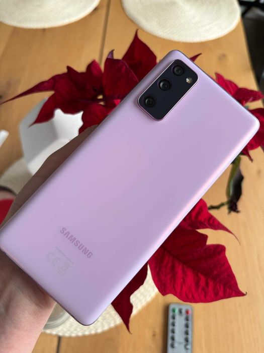 Telefon Samsung S20FE.
