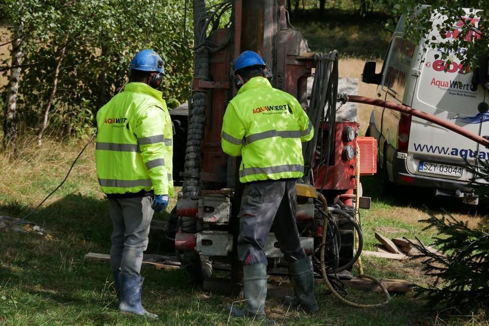 Studnie głębinowe ŻYWIEC Lokazacja wody- wiercenie - instalacja