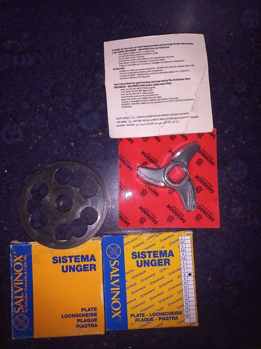 Решітки Salvinox,ніж Salvador,решітка для мясорубки Lame Italia