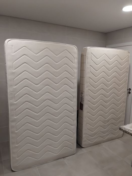 Colchões em muito bom estado