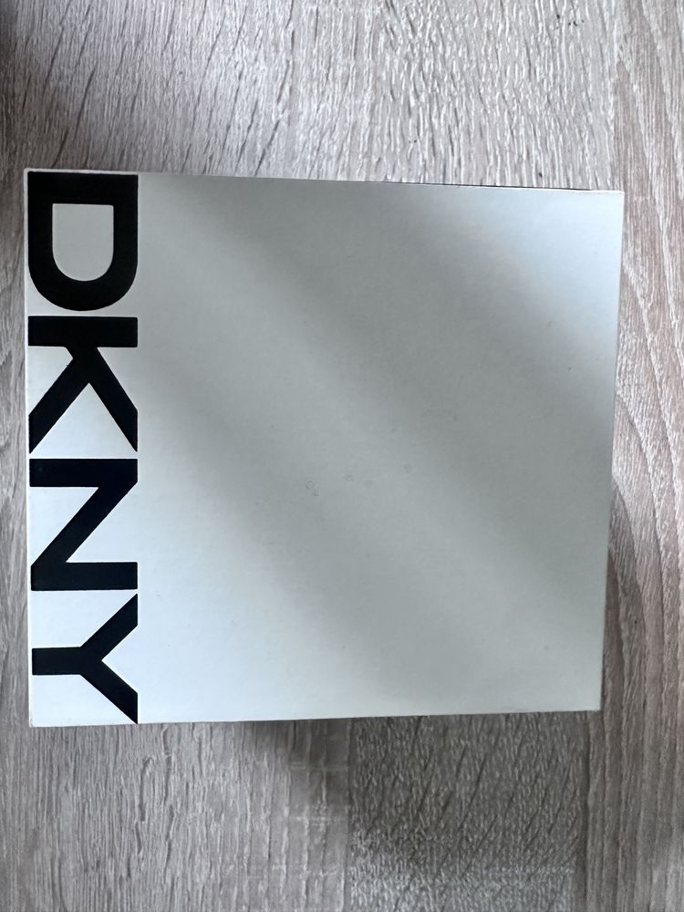Zegarek damski DKNY – klasyka w srebrze | komplet z pudełkiem