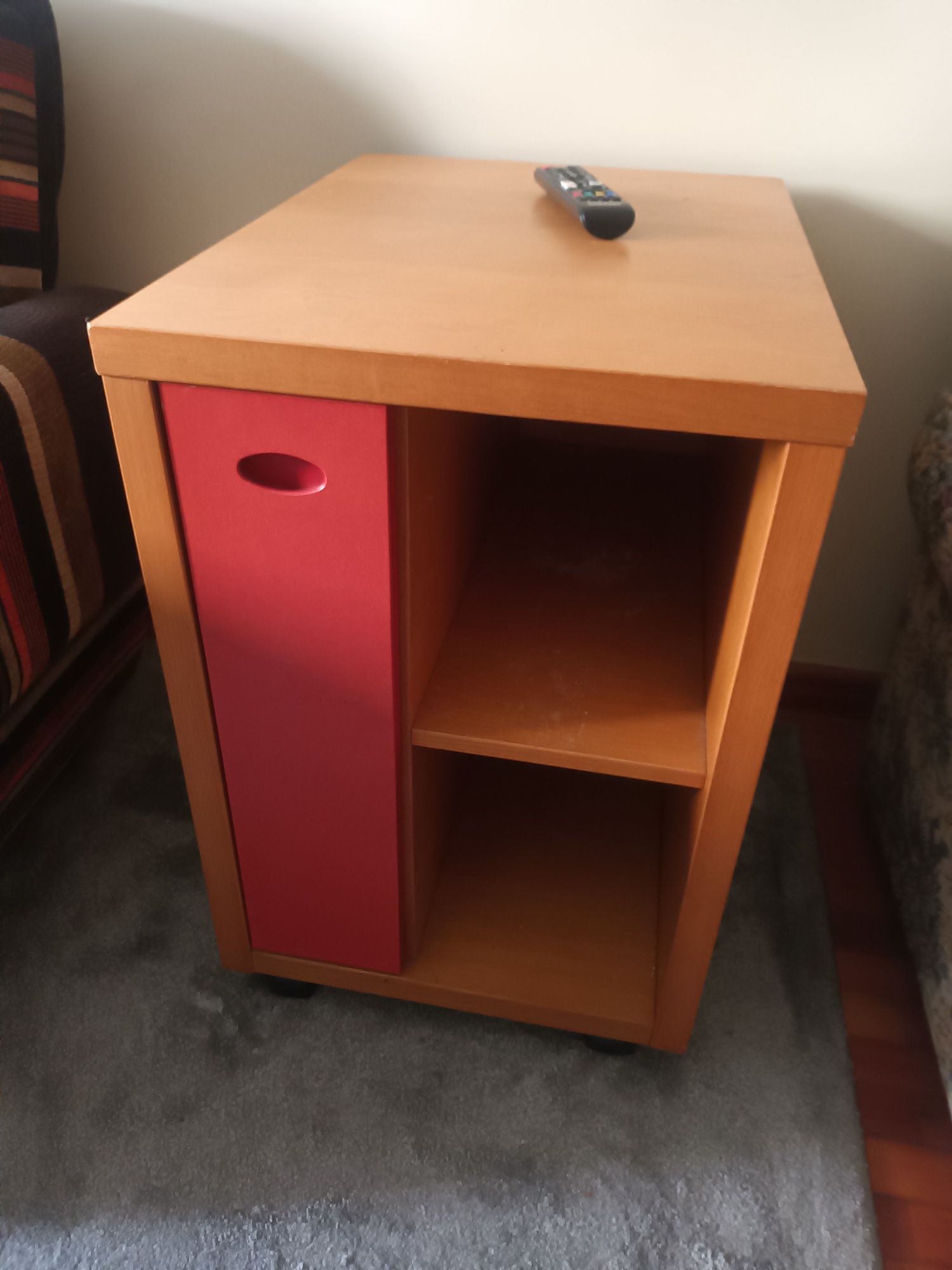 Movel castanho em cerejeira