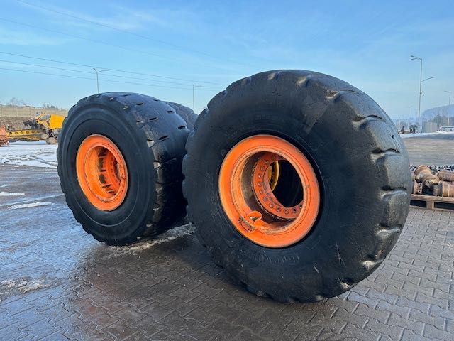 KOŁA do ładowarki doosan dl 450 używane 26,5r25