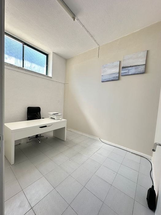 Arrendo Gabinetes e Sala para Formação